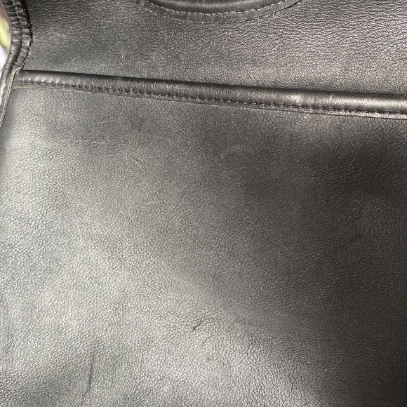 Coach saddle crossbody adjustable front flap closure black gold 2 pockets - Picture 6 of 7